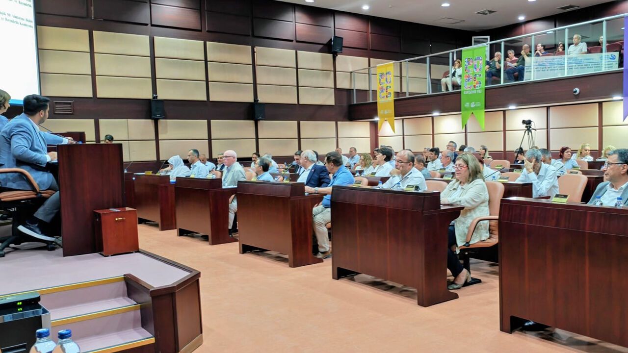 Alzheimer Merkezi Ücretleri Mecliste Tartışıldı: Kazım Kurt ile Zeynep Güneş Akgün Karşı Karşıya Geldi