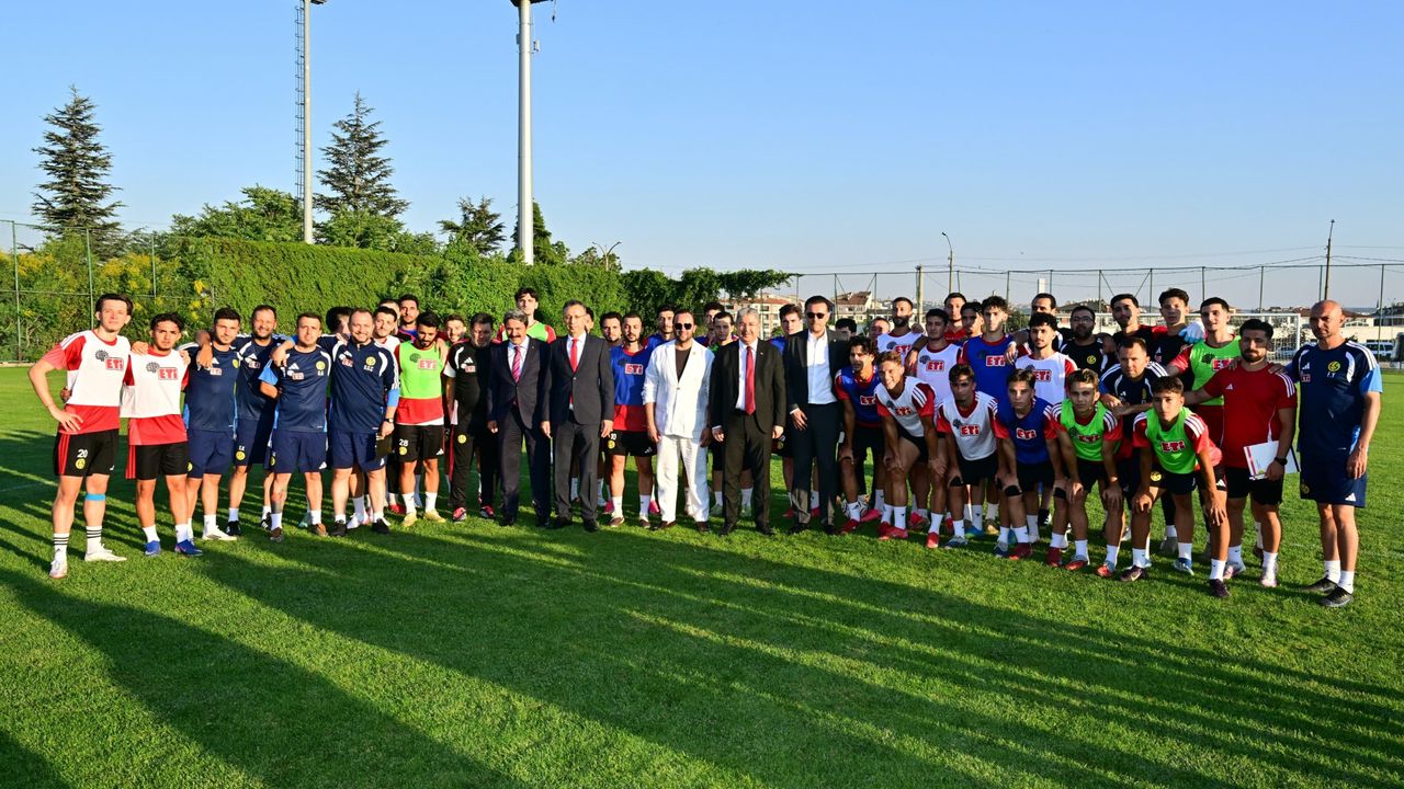 Eskişehirspor'a Sezon Öncesi Büyük Destek! Vali Erdinç Yılmaz ve Nebi Hatipoğlu'ndan Kritik Ziyaret