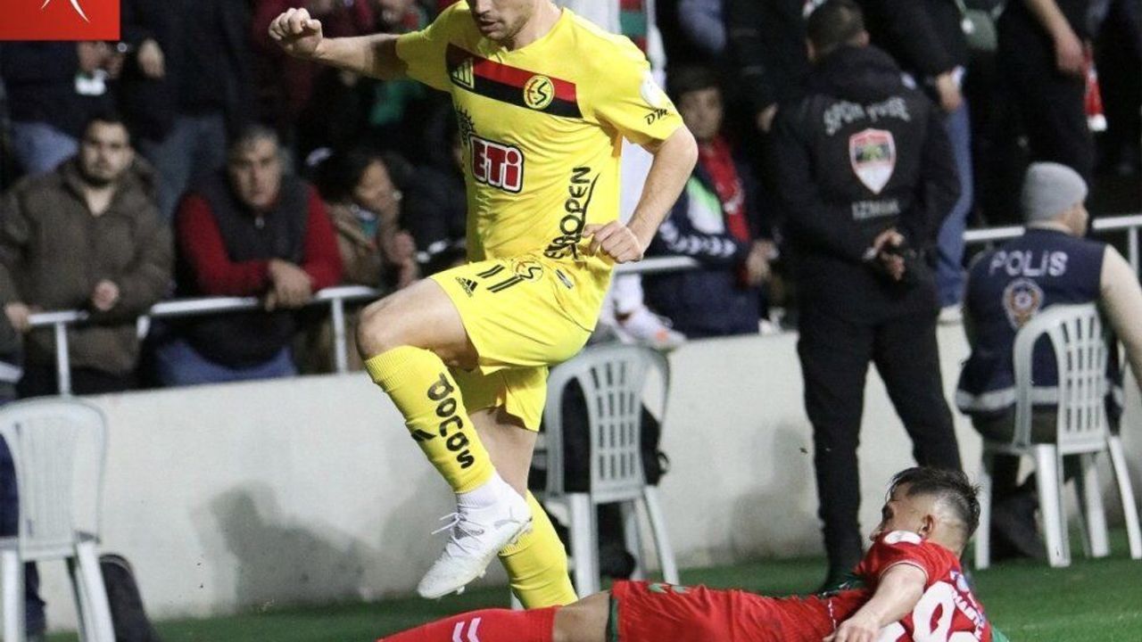 Eskişehirspor, Karşıyaka Deplasmanından 10 Kişiyle Altın Değerinde 1 Puan Çıkardı