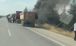 Eskişehir’de Seyir Halindeki Tırın Dorsesinde Yangın Çıktı