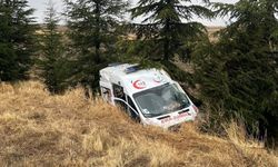 Eskişehir’de hasta taşıyan ambulans kaza yaptı: 3 yaralı
