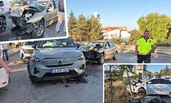 Eskişehir’de 4 araç birbirine girdi: Trafik durma noktasına geldi