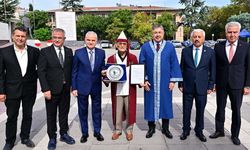 Eskişehir’de Ahilik Haftası coşkusu: 71 yıllık esnaf Yılın Ahisi oldu