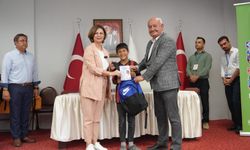 Ayşe Ünlüce’den Eskişehirli öğrencilere eğitim desteği