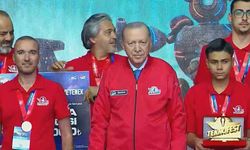 Eskişehirli öğrenciler TEKNOFEST ödüllerini Cumhurbaşkanı Erdoğan’dan aldı