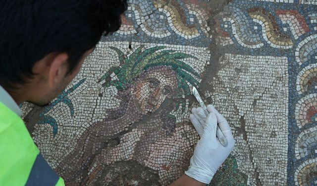 Roma Dönemine Işık Tutan Nadir Mozaik Aspendos’ta Keşfedildi