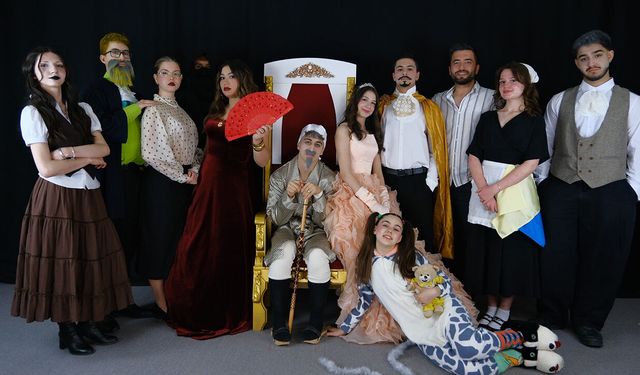 Çağdaş Tiyatro Topluluğu “Hastalık Hastası” ile Sahneye Çıkıyor