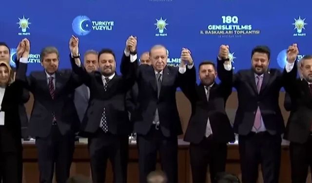 Üç Belediye Başkanı AK Parti’ye Katıldı: Rozetleri Erdoğan Taktı