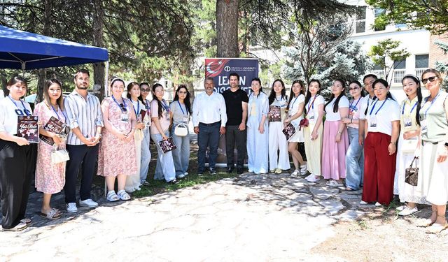 Rektör Yusuf Adıgüzel, Kazakistanlı Öğrencilerle Türkçe Ve Türk Kültürü Yaz Okulunda Buluştu