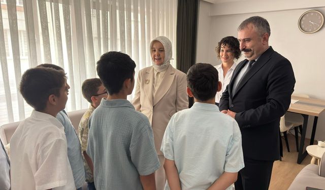 Bakan Yardımcısı Yenigün, Eskişehir’de Çocuk Evlerini Ziyaret Etti
