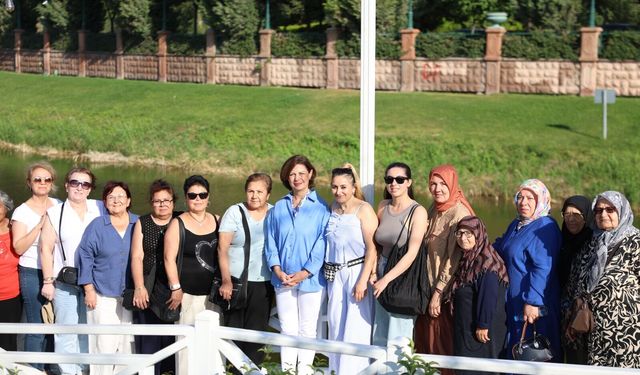 Eskişehir’de kadınların Porsuk keyfi: Gün bot turuyla başladı, balık ekmekle devam etti