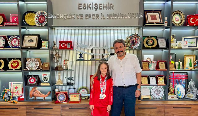 Eskişehirli Özel Sporcu Elif Ertek’ten Çifte Başarı