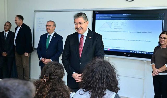 Vali Erdinç Yılmaz H. Ahmet Kanatlı Anadolu Lisesini ziyaret etti