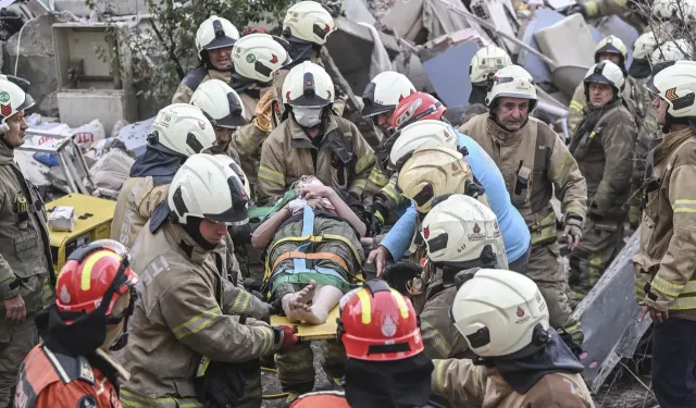 İstanbul Maltepe’de bina çöktü: Can kaybı 3’e yükseldi