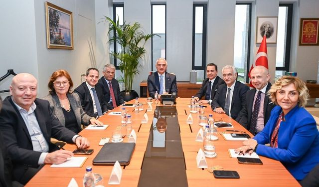 Bakan Ersoy’dan 2026 turizmi için kritik toplantı: Yol haritası belirlendi