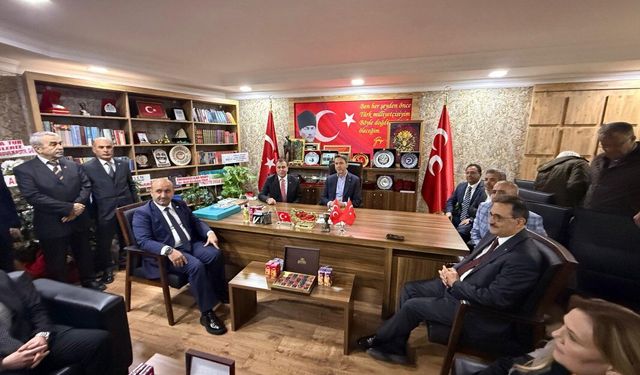 Bakan Bayraktar MHP Eskişehir İl Başkanlığı’nı Ziyaret Etti
