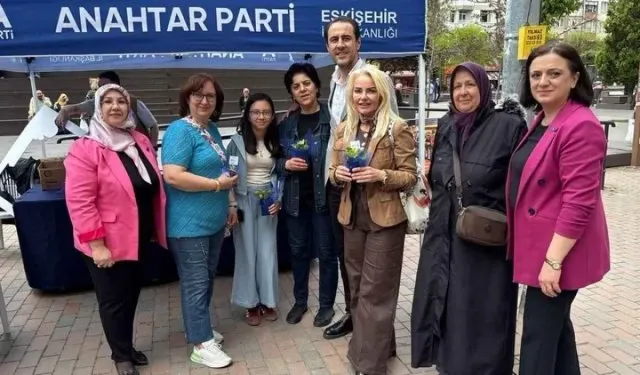 Anahtar Parti Eskişehir’de anneleri unutmadı