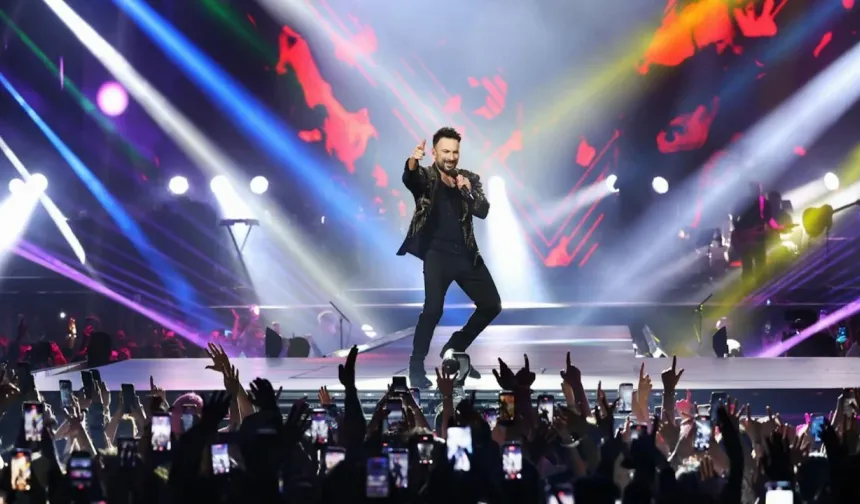 Tarkan Ankara Konserinde Sahne Aldı! Başkent Coştu