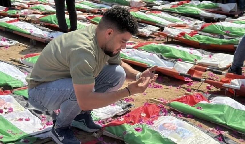 Gazze'de Enkazdan Çıkarılan 112 Filistinli Son Yolculuğuna Uğurlandı