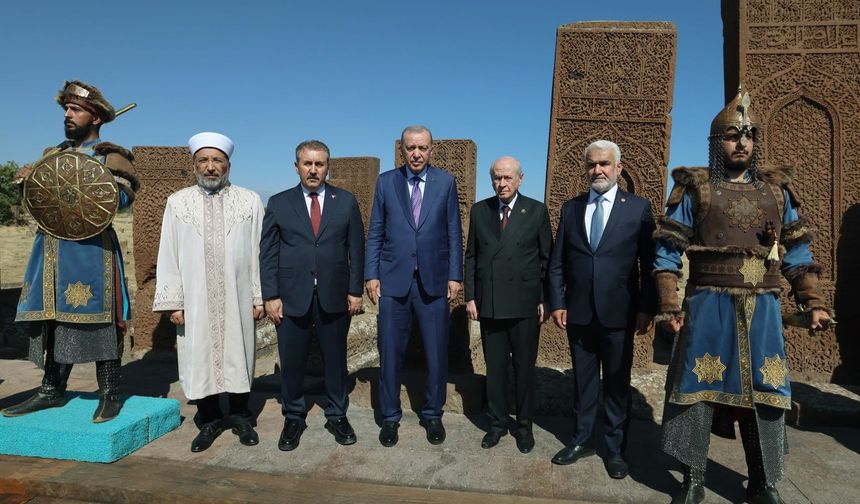 Cumhurbaşkanı Erdoğan Ahlat’tan Seslendi: “Yeni Bir Dönemin Kapıları Açılacak”