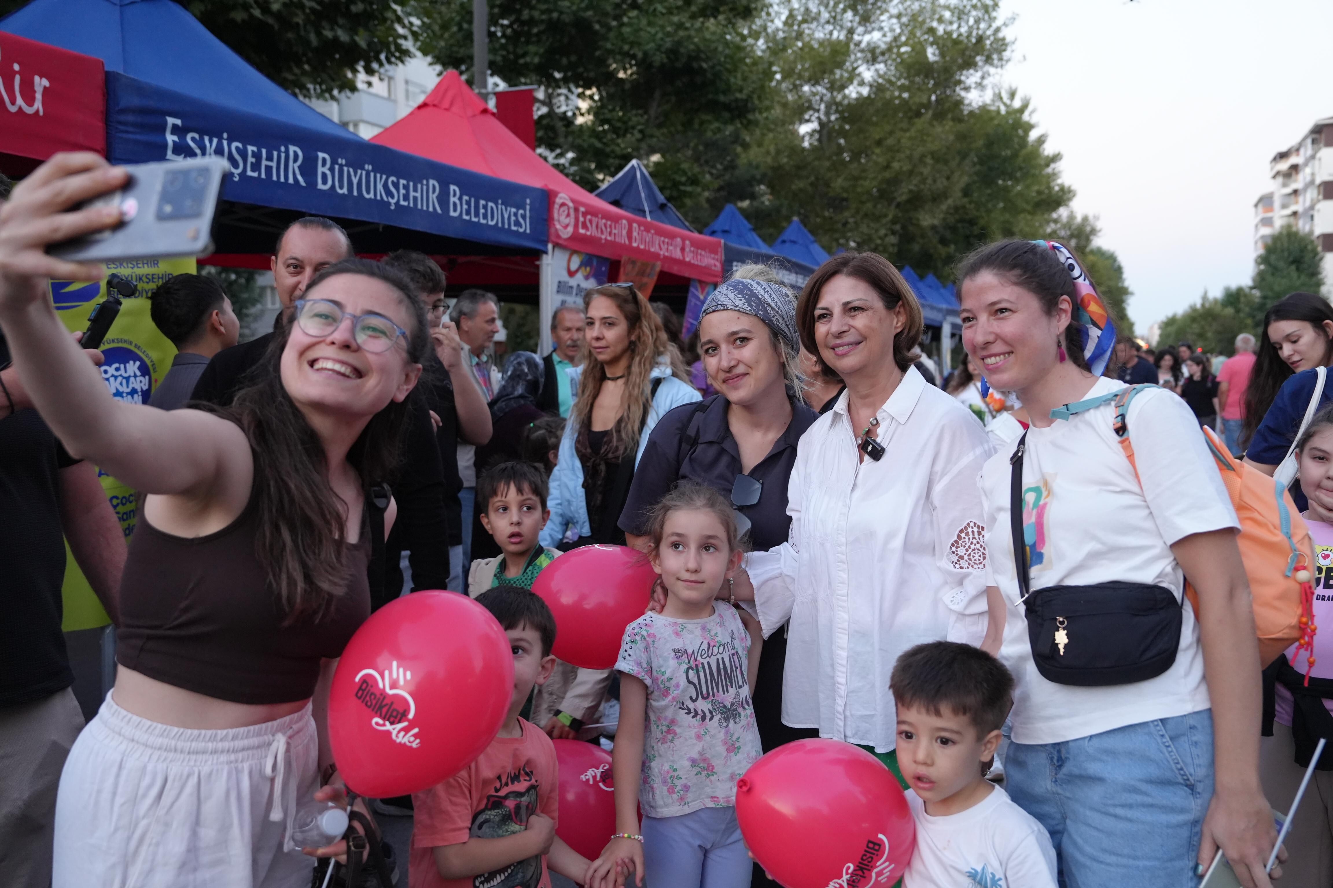 Atatürk Bulvari Bi̇r Günlüğüne Yayalara Kaldi (4)