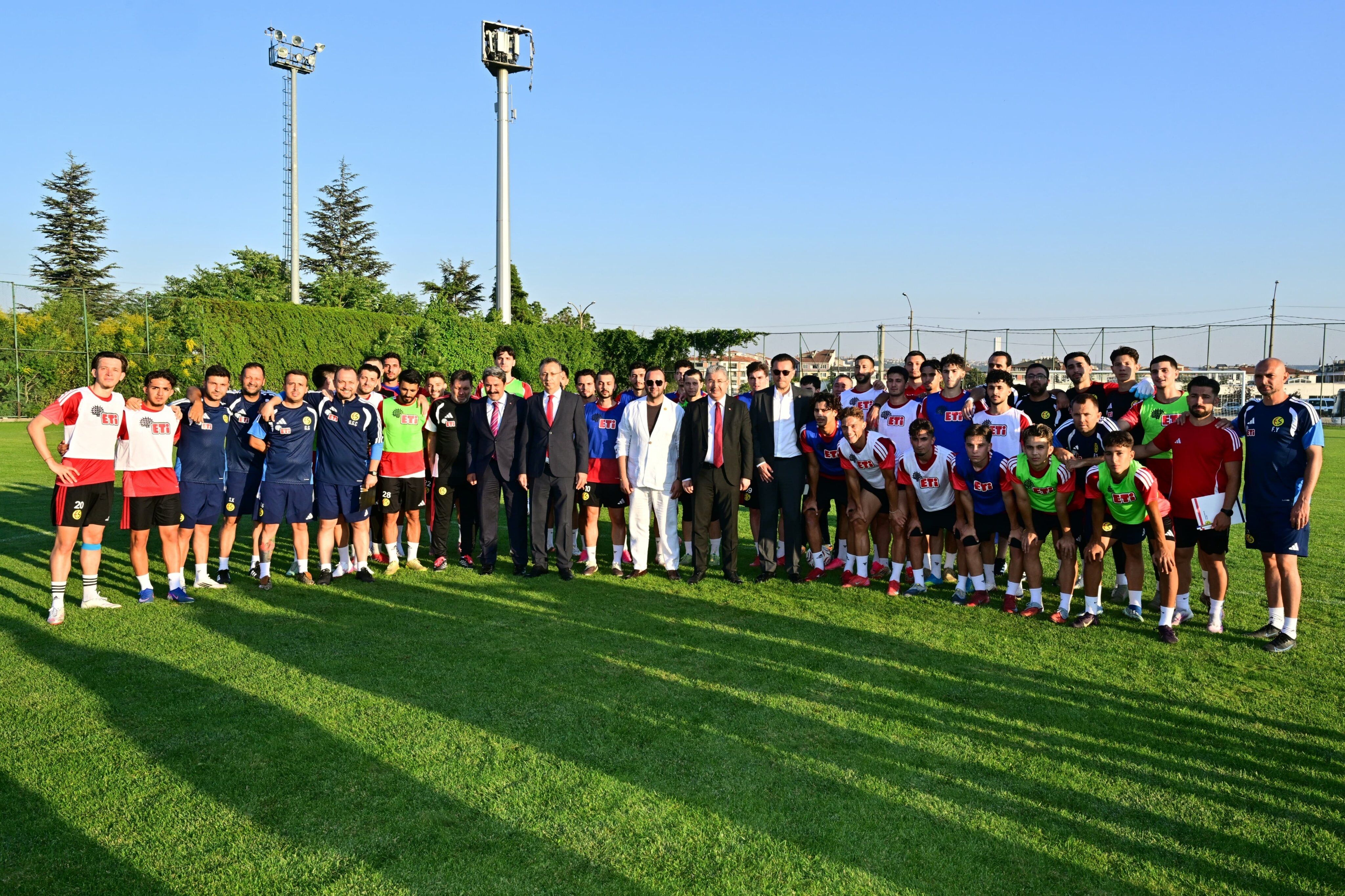Eskişehirspor'a Sezon Öncesi Büyük Destek Vali Erdinç Yılmaz Ve Nebi Hatipoğlu'ndan Kritik Ziyaret