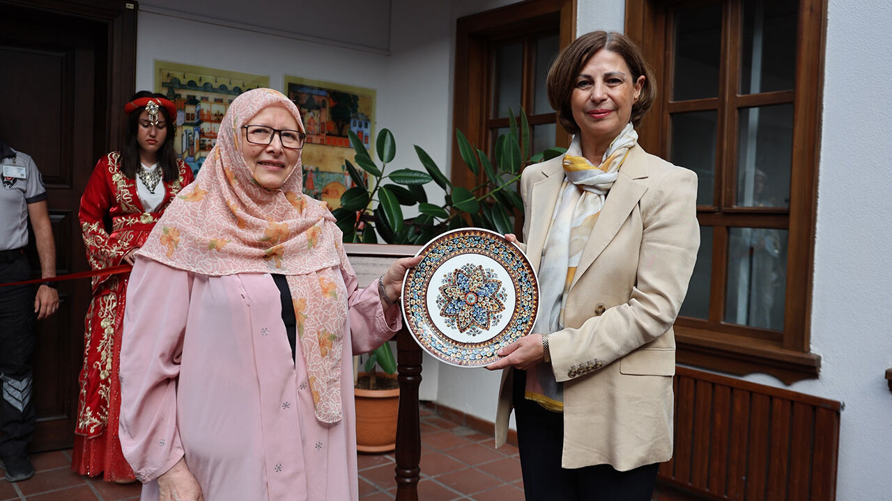 Geçmişin Zarafeti Saray Ve Halk Oyunu Kıyafetleri2