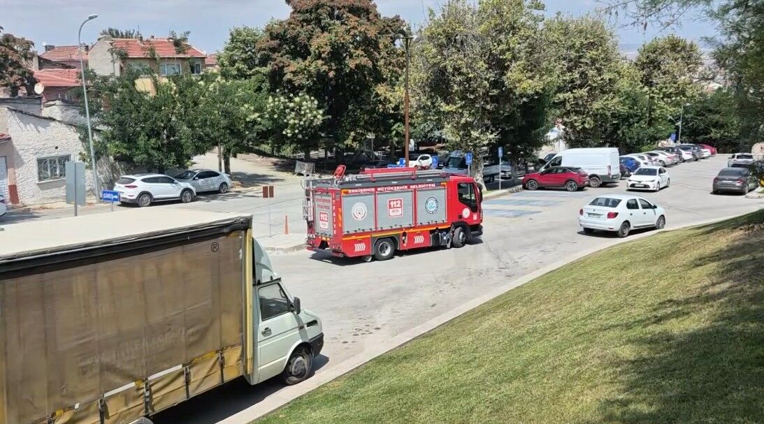 Eskişehir’de mezarlıkta yangın Çok sayıda kabir zarar gördü-2