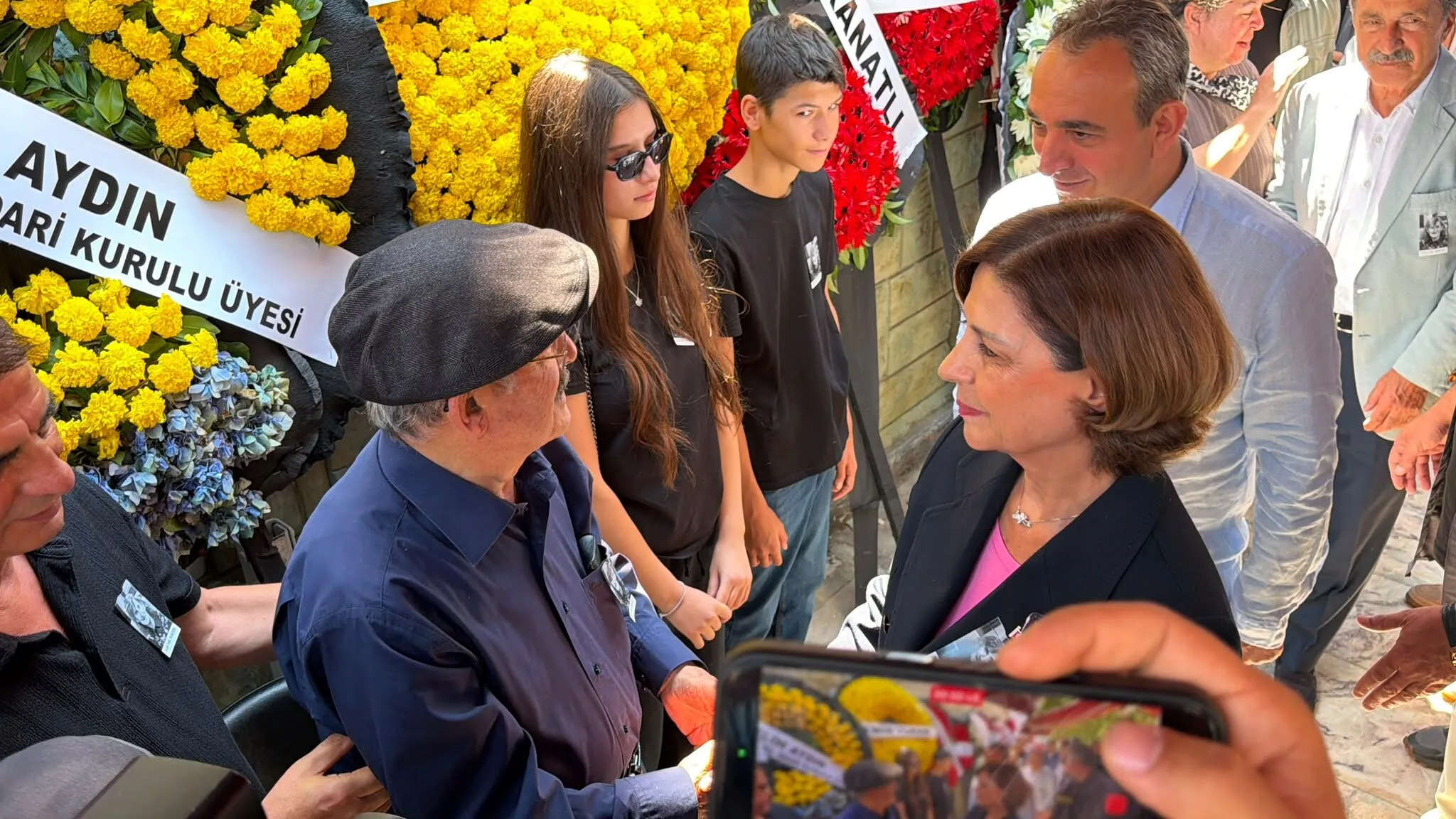 Ayşe Ünlüce Taziye Yılmaz Büyükerşen Kız Kardeşi Cenazesi