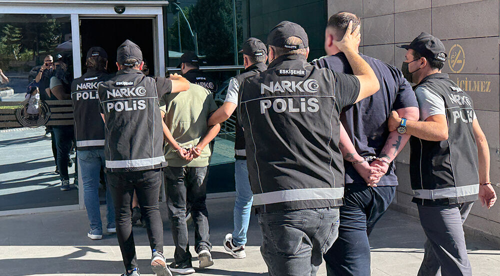 Eskişehir’de 3 Koliyle Başlayan Operasyon: 147 Bin 321 Hap Ele Geçirildi
