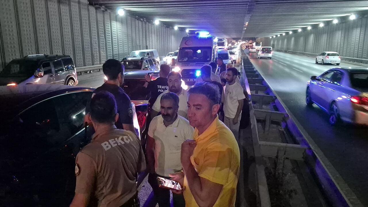 Eskişehir’de 4 Araç Birbirine Girdi 5 Yaralı-1