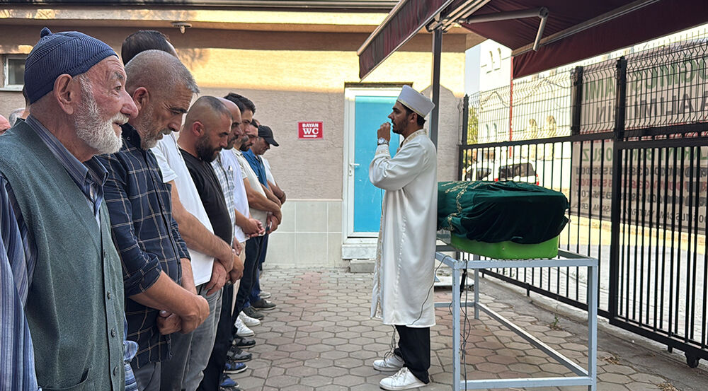 Eskişehir’de Bıçaklanarak Öldürülen Esnaf Bülent Sap Toprağa Verildi