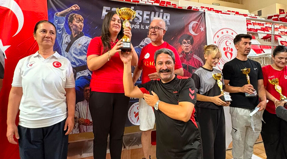 Eskişehir’de Nadir Özsoy Anısına Düzenlenen Taekwondo Müsabakası Tamamlandı 1