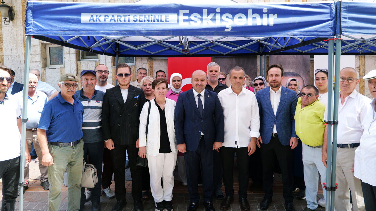 Gürhan Albayrak Duyurdu! Ak Parti Eskişehir’de 25. Yıl Kutlamaları Devam Edecek
