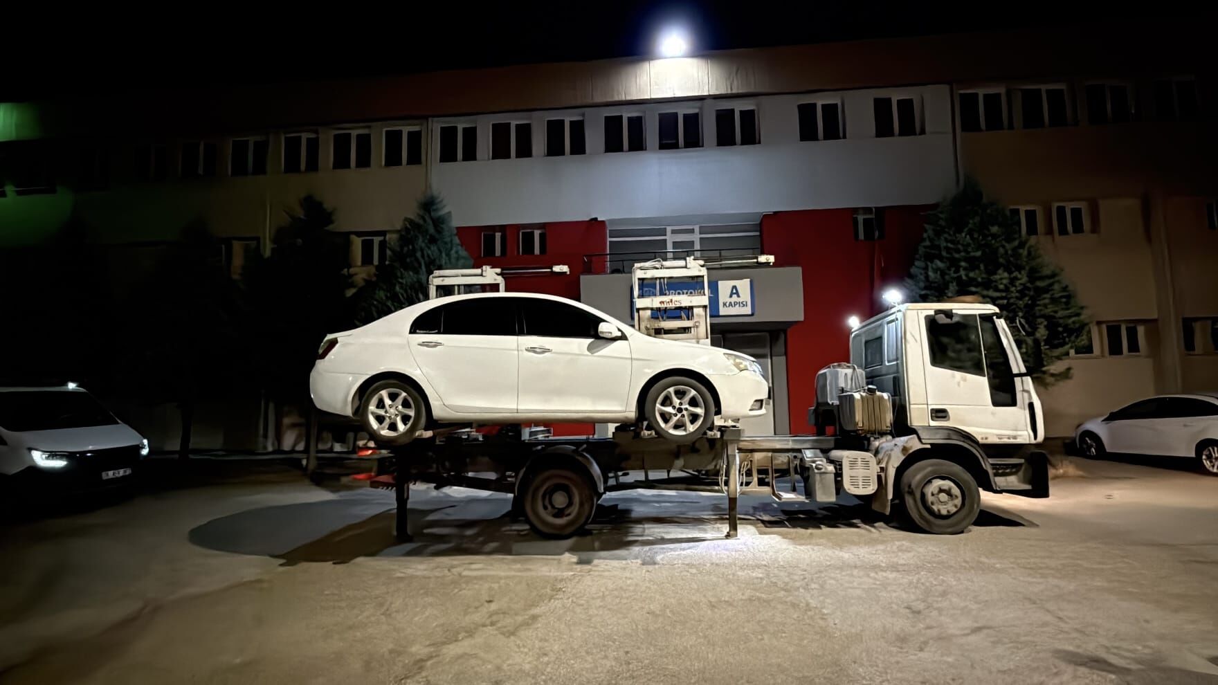 Eskişehir’de “Dur” İhtarına Uymadı! Spor Salonunun Bahçesinde Yakalandı
