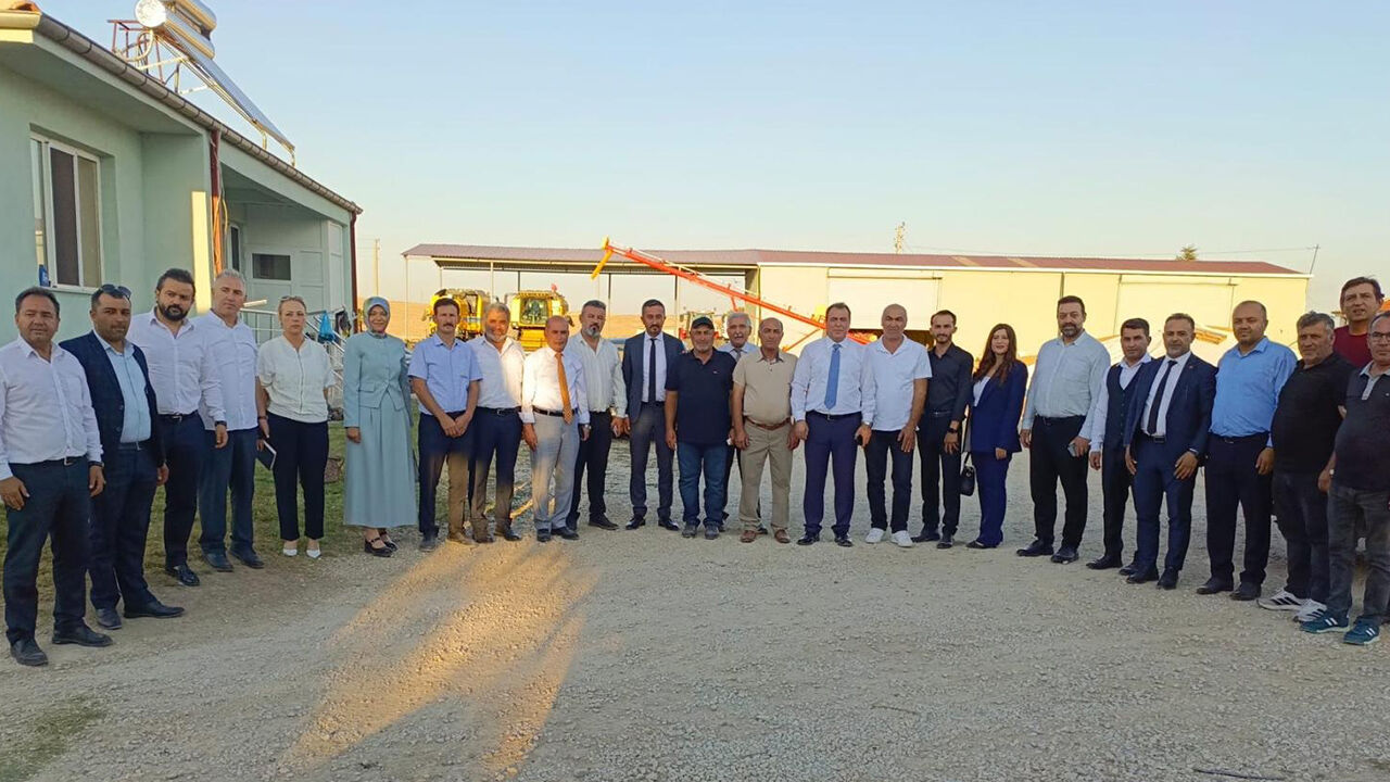 Mhp Eskişehir İl Başkanı Ayhan Sezer, Sığırcık Gurbetçi Şenliği'nde Vatandaşlarla Buluştu-1