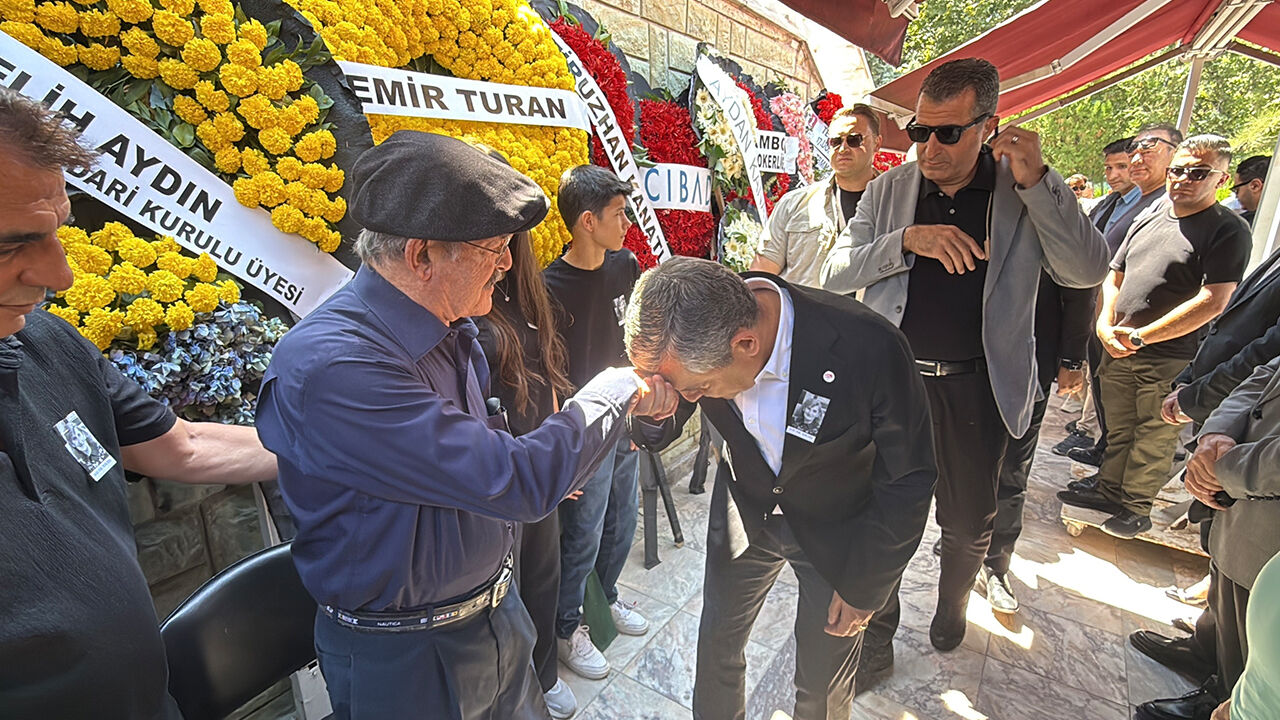 Yılmaz Büyükerşen’in Kız Kardeşi Güzin Büyükerşen Son Yolculuğuna Uğurlandı Özgür Özel