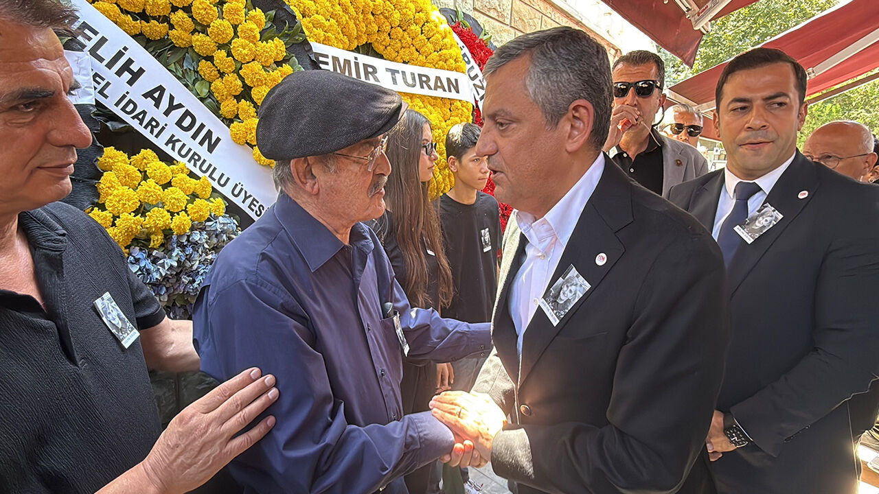 Yılmaz Büyükerşen’in Kız Kardeşi Güzin Büyükerşen Son Yolculuğuna Uğurlandı Talat Yalaz Özgür Özel
