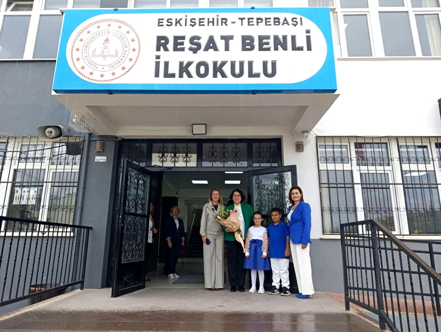 Emine Gümüşsoy Yıllar Sonra Mezun Olduğu Okulda-1
