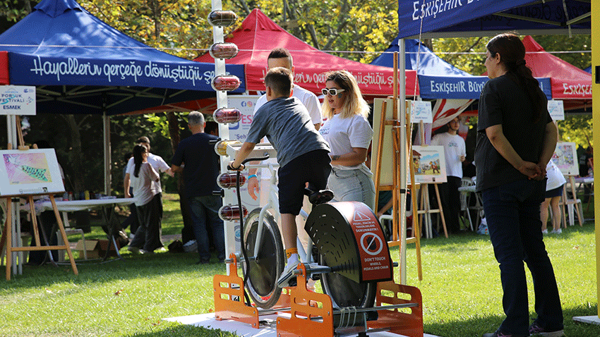 Eskişehir’de festival coşkusu Kentpark’ı sardı: Porsuk Festivali’ne yoğun ilgi