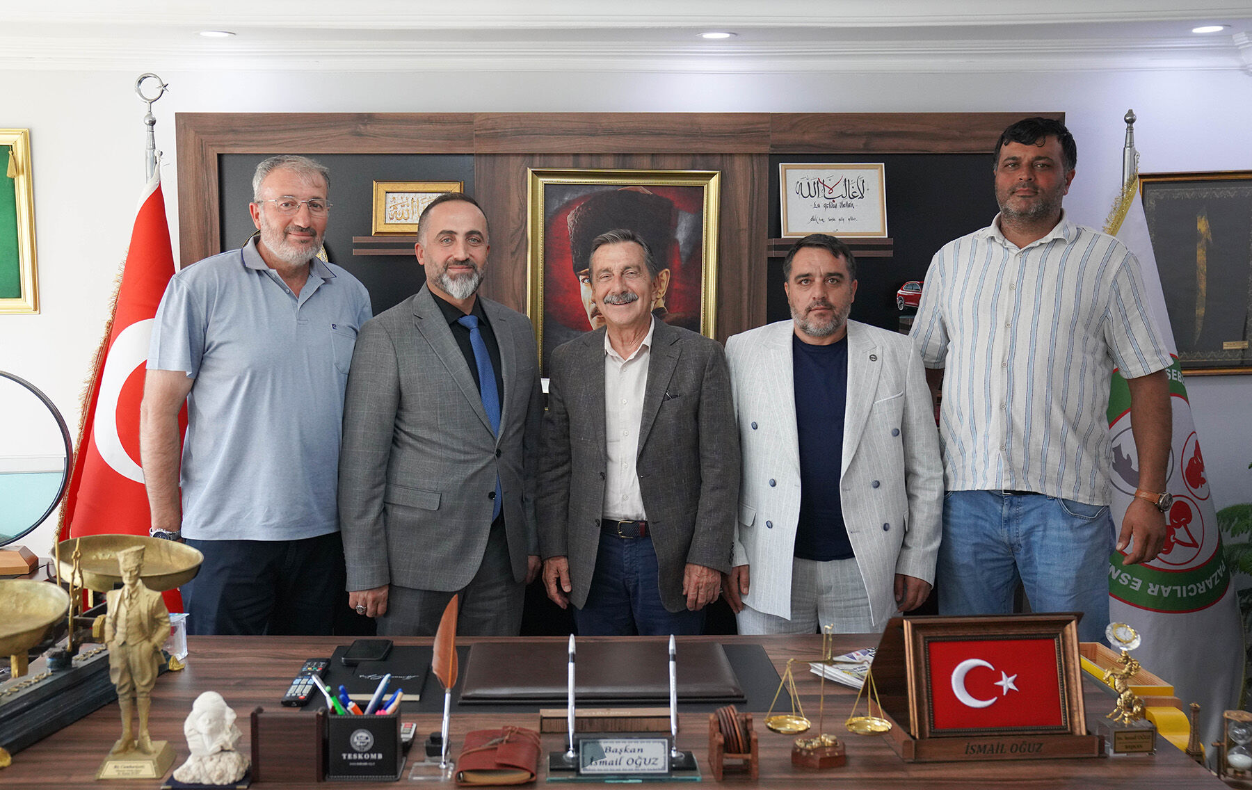Eskişehir Bakkal Ve Bayiciler Odası Başkanı İsmail Hakkı Ördek, Eskişehir Umum Kahveciler Odası Başkanı Mehmet Karatay, Eskişehir Marangozlar Ve Mobilyacılar Odası Başkanı Mustafa Köroğlu, Eskişehir Yaş Sebze, Meyve, Ba ( (4)