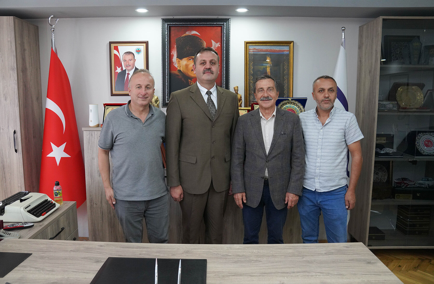 Eskişehir Bakkal Ve Bayiciler Odası Başkanı İsmail Hakkı Ördek, Eskişehir Umum Kahveciler Odası Başkanı Mehmet Karatay, Eskişehir Marangozlar Ve Mobilyacılar Odası Başkanı Mustafa Köroğlu, Eskişehir Yaş Sebze, Meyve, Ba (