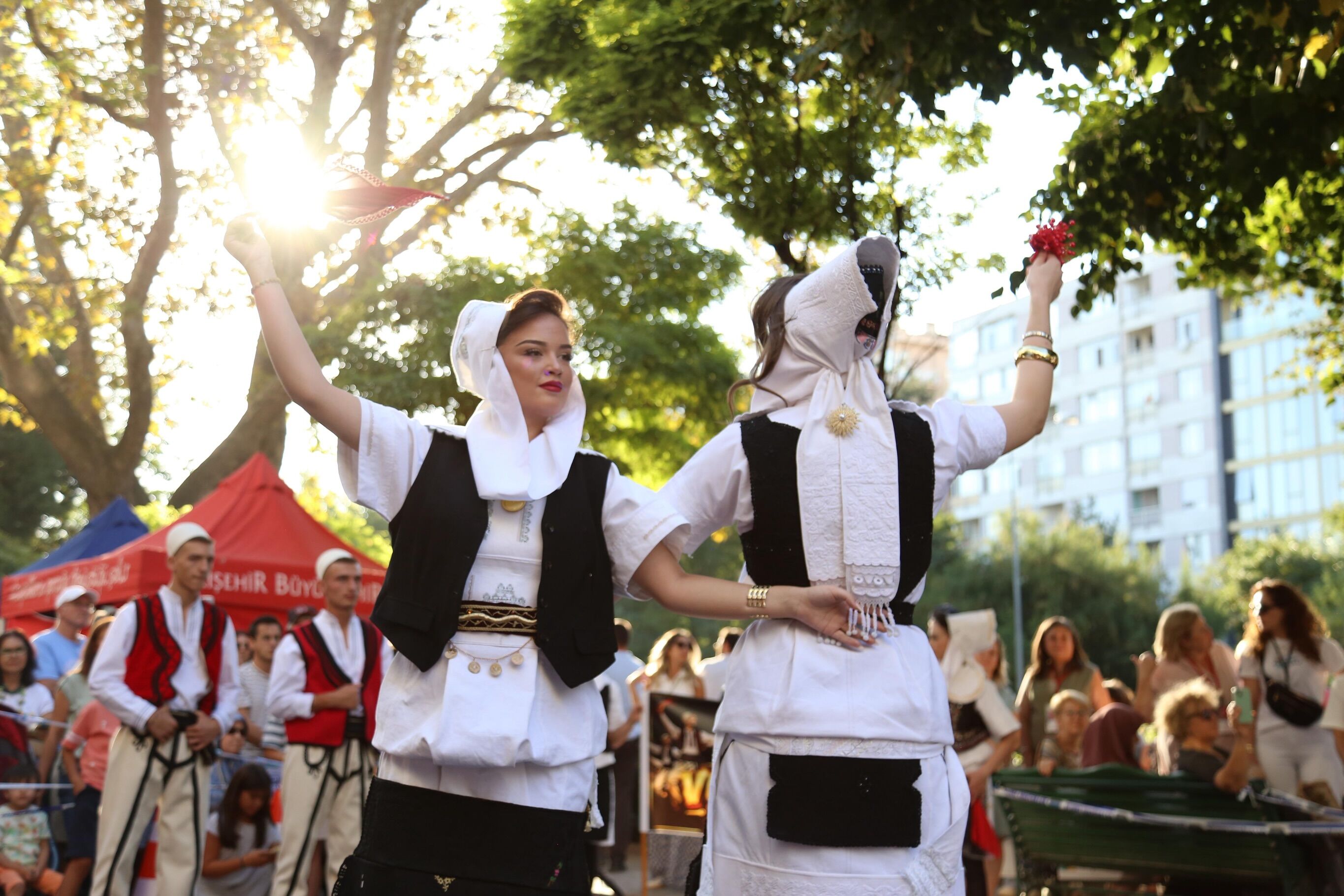 Eskişehir Büyükşehir Belediye Başkanı Ayşe Ünlüce Porsuk Festivali Folklor Ekibiyle 1