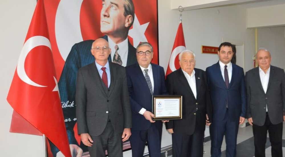 Fahri Keskin’den Öğrencilere Burs Olacak Anlamlı Bağış