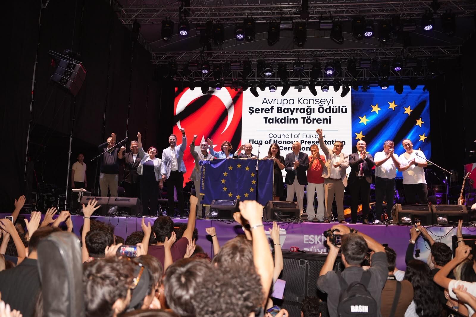 Eskişehir’e Avrupa’dan büyük gurur: Şeref Bayrağı Ayşe Ünlüce’ye takdim edildi-3
