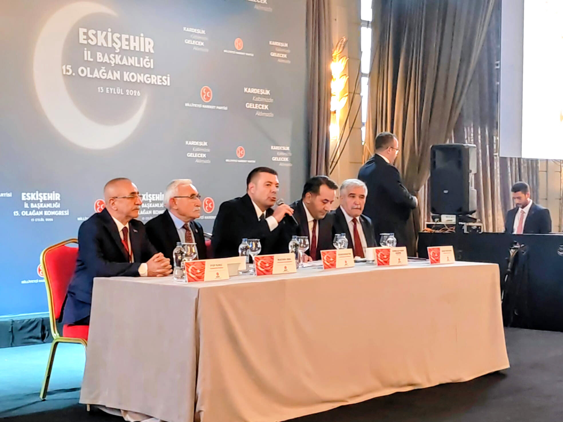 MHP Eskişehir’de Ayhan Sezer’in yeni yönetimi belli oldu