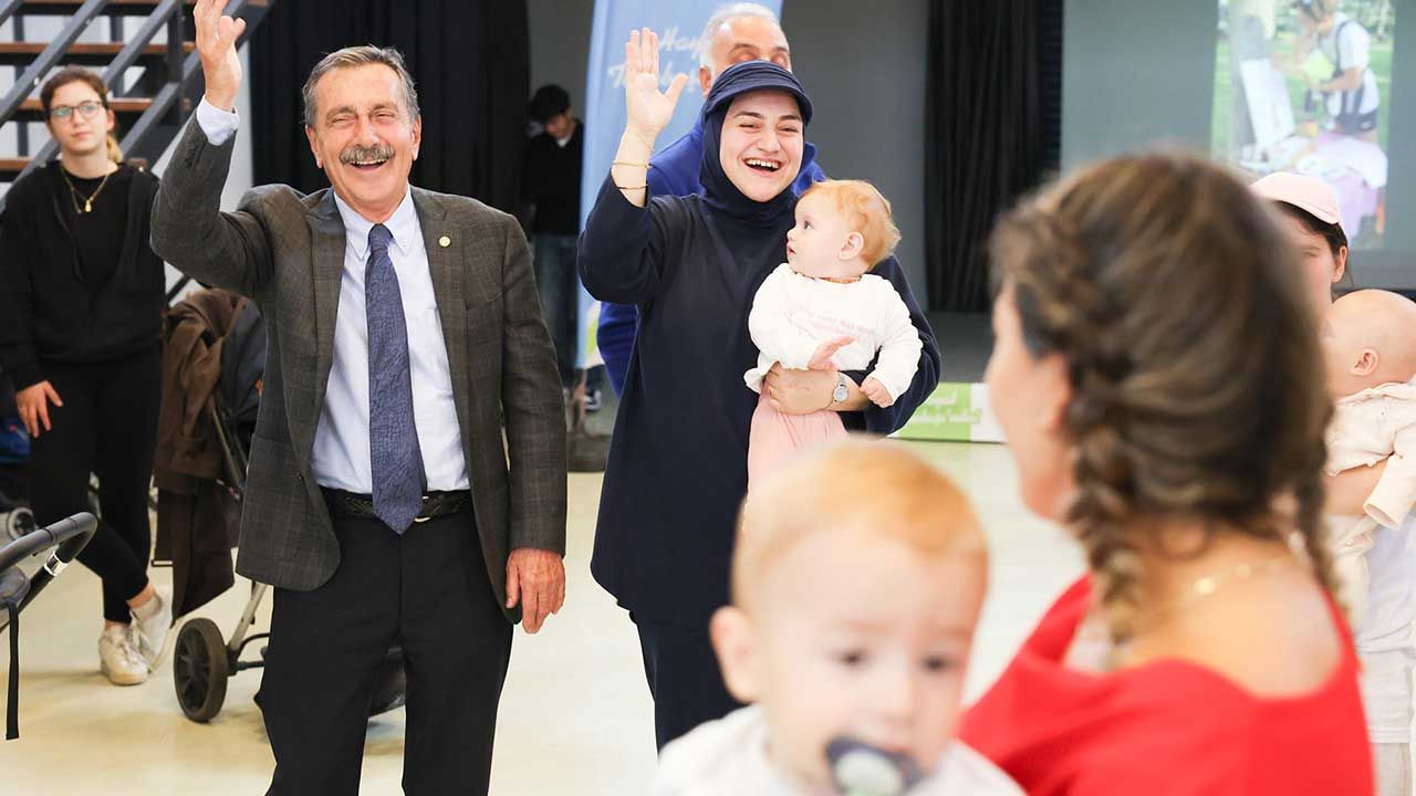 Ahmet Ataç, Dede Korkut Parkı’nda Engellenen Anneleri Ağırladı 2