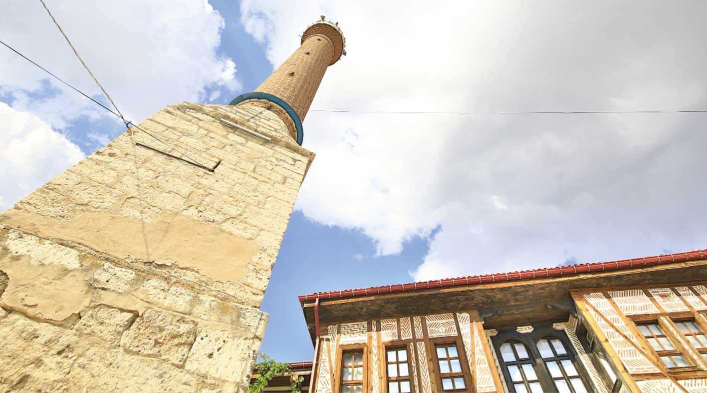 Eskişehir Sivrihisar Gezilecek Yerler K I L I Ç M E S C İ D İ M İ N A R E S İ