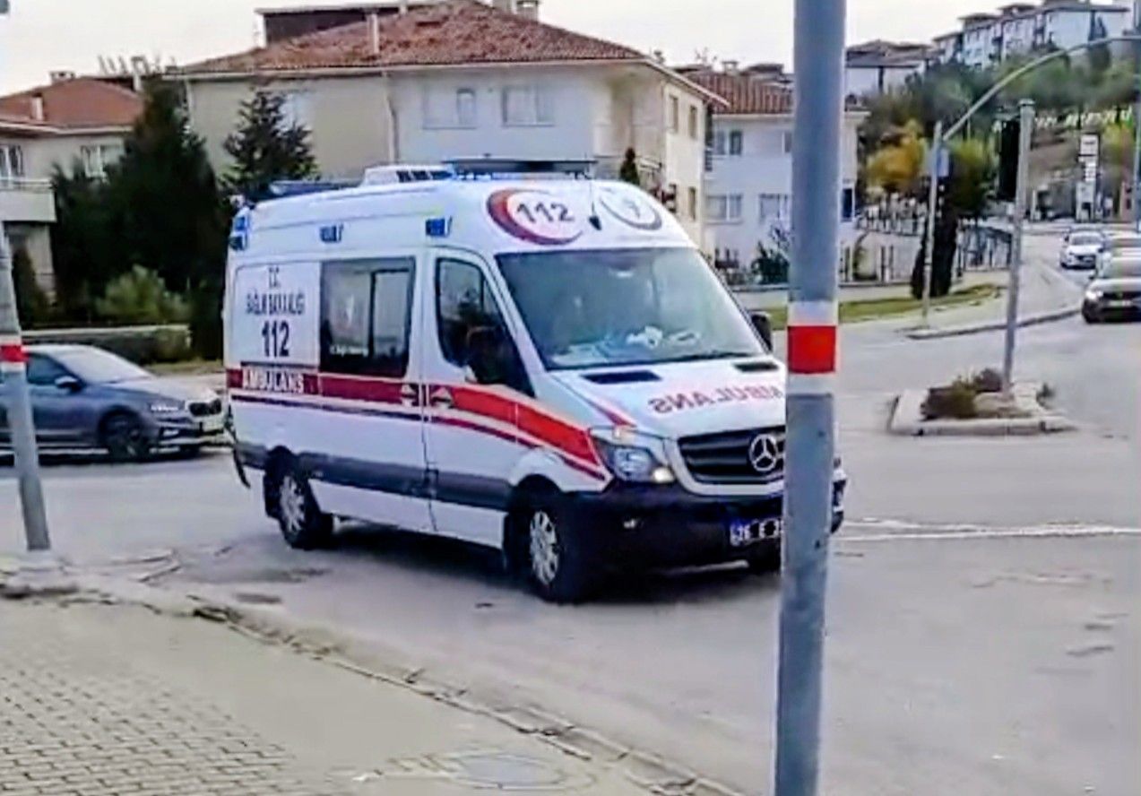 Eskişehir’de Tilia Önünde Kaza Kadın Sürücü Yaralandı 2