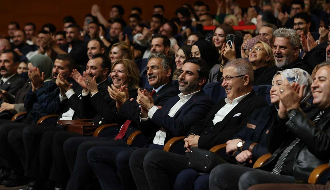 Hüsnü Şenlendirici Ve Serkan Çağrı Bursa’da Sahne Aldı 1